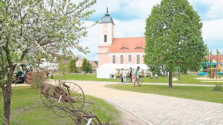 Geschmückt. Die Ortsmitte von Reesdorf gab gestern ein perfektes Bild ab.