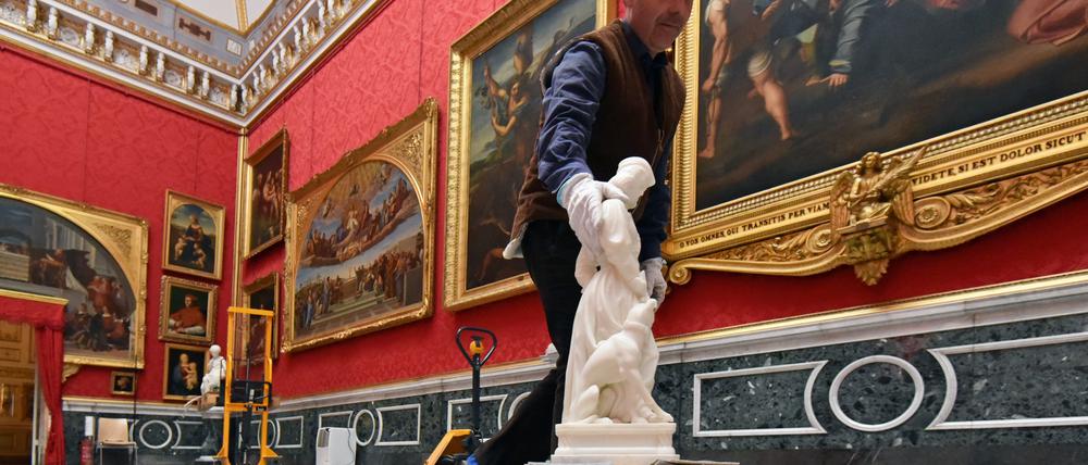 "Dame mit Hund" rollt im Orangerieschloss endlich an den richtigen Platz.