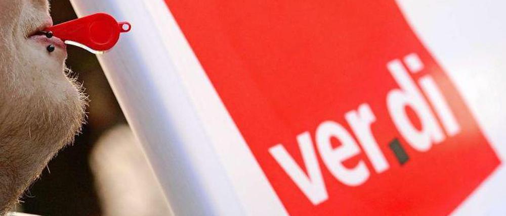 Verdi-Mitglieder streiken. Von einer Lohnerhöhung profitieren aber auch Nicht-Mitglieder.