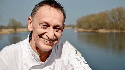 Nah am Wasser gebaut. Koch und Gastwirt Klaus-Dieter Aretz ist Havelländer aus Leidenschaft. Sein Gasthof am Havelarm ist Ziel für Urlauber, Durchreisende, Einheimische.