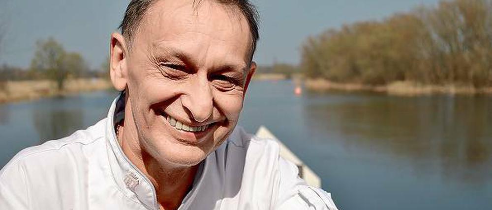 Nah am Wasser gebaut. Koch und Gastwirt Klaus-Dieter Aretz ist Havelländer aus Leidenschaft. Sein Gasthof am Havelarm ist Ziel für Urlauber, Durchreisende, Einheimische.