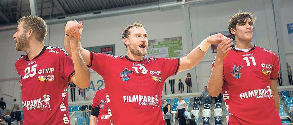 Die gemeinsamen Erfolge werden ihm fehlen. Schon vor zwei Jahren wollte Stephan Mellack (l.) seine aktive Handball-Laufbahn beenden. Nun ist endgültig Schluss. Auch Konrad Subocz (r.) geht neue Wege und verlässt den VfL Potsdam.