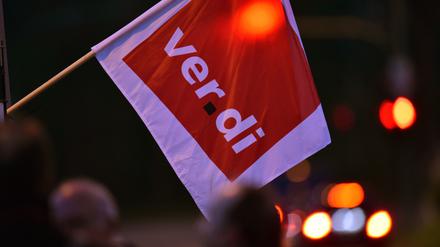 Bus- und Straßenbahnfahrer in Brandenburg, die Mitglied bei Verdi sind, streiken derzeit.