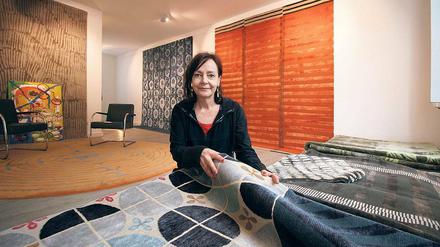 Ulla Jasper in ihrem Teppichgeschäft im Holländischen Viertel.