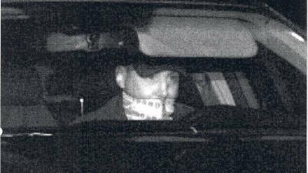 Mit diesem Blitzerfoto fahndet die Polizei nach einem Autodieb.