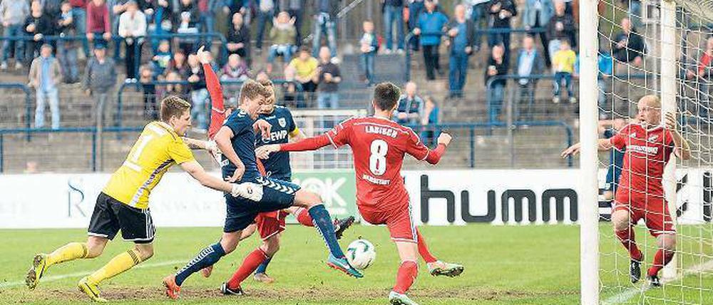 Der Funke Hoffnung. Laurin von Piechowski trifft zum 1:2.