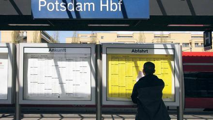 Wo geht noch was? Der Lokführerstreik hat den Berufsverkehr auch in Potsdam erheblich beeinträchtigt. Lahmgelegt hat er ihn aber nicht. Unternehmen und Mitarbeiter reagierten teilweise mit Fahrgemeinschaften, Angeboten zur Heimarbeit oder zur Gleitzeit.