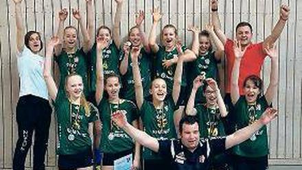 So sehn zweite Sieger aus. Das U 14-Volleyballteam feiert den zweiten Platz.