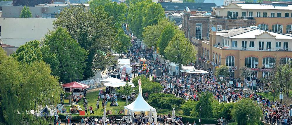 Marsch auf die Insel. Bürgermeisterin Saß weiß, dass den Bewohnern einiges zugemutet wird. Die Sicherheitsmaßnahmen seien aber in den vergangenen Jahren verstärkt worden.