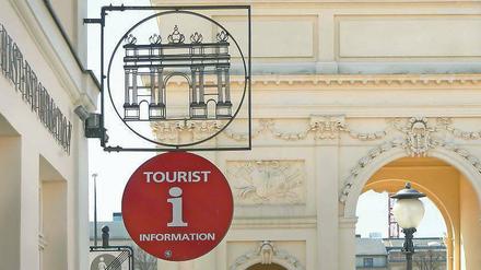 Vor dem Aus? Potsdam-Besucher könnten bei den Tourist-Informationen in der Stadt – hier in der Brandenburger Straße – bald vor verschlossenen Türen stehen.