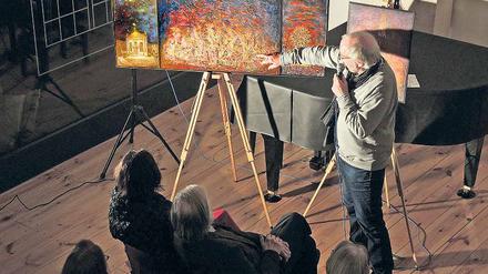 Flammendes Inferno. Das in Mischtechnik auf Papier gemalte dreiteilige Werk sei von eigenen Erfahrungen geprägt, sagte Wolfram Baumgardt bei der Vorstellung des Triptychons anlässlich des Gedenkens an die Nacht von Potsdam vor 70 Jahren. Baumgardt erlebte die Bombardierung als Vierjähriger.
