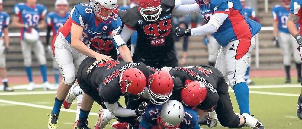 Es geht zur Sache. Ein Testspiel gegen die Berlin Bears vor einigen Tagen gehörte zur Vorbereitung der Potsdam Royals auf ihre Premierensaison in der 2. Liga.