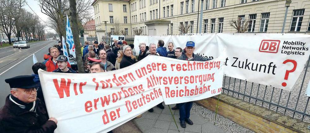Gegen die Schließung. Etwa 100 Eberswalder protestierten in Potsdam.