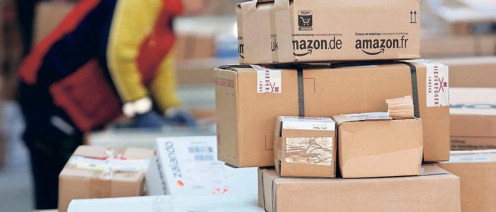 Stecken geblieben. Tausende von Sendungen stapelten sich derzeit in den Paketzentren, sagte eine Verdi-Sprecherin.