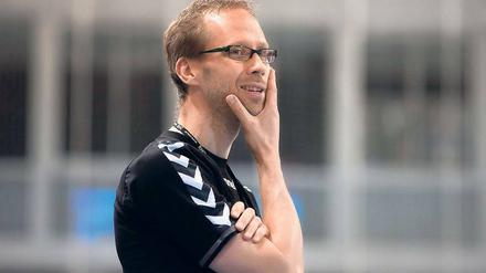 Er wird weiter denken. Jens Deffke, Trainer des VfL Potsdam, wird auch im kommenden Jahr Taktiken für den Handball-Drittligisten austüfteln.