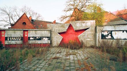 Abgesang auf den roten Stern. Wo einst die roten Kasernen standen – in Krampnitz nämlich –, werden heute neue Häuser für neue Potsdamer gebaut.