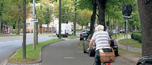 Die Nebenstraße der Berliner Straße ist eine von zwei Fahrradstraßen in Potsdam.
