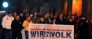 Etwa 180 Flüchtlingsgegner beteiligten sich am Abendspaziergang in Oranienburg.