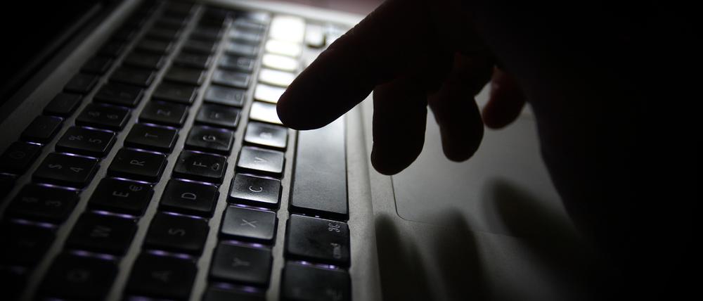 Mehrere zehntausend Kundendaten sollen Neonazi-Hacker erbeutet haben.