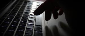 Mehrere zehntausend Kundendaten sollen Neonazi-Hacker erbeutet haben.