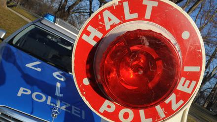 Der Grund für die schlechte Qualität der Ermittlungsverfahren bei der Polizei sei in erster Linie eine zu niedrige Zahl von Ermittlern.