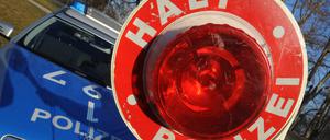 Der Grund für die schlechte Qualität der Ermittlungsverfahren bei der Polizei sei in erster Linie eine zu niedrige Zahl von Ermittlern.