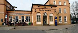Die Deutsche Bahn will den Michendorfer Bahnhof verkaufen. Was dann aus dem Restaurant „Schneiders“ wird, ist unklar.