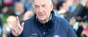 Seit 44 Jahren zeigt Bernd Schröder an, wo es beim 1. FFC Turbine Potsdam langgeht. Jetzt hat er angedeutet, dass im kommenden Jahr Schluss sein könnte.