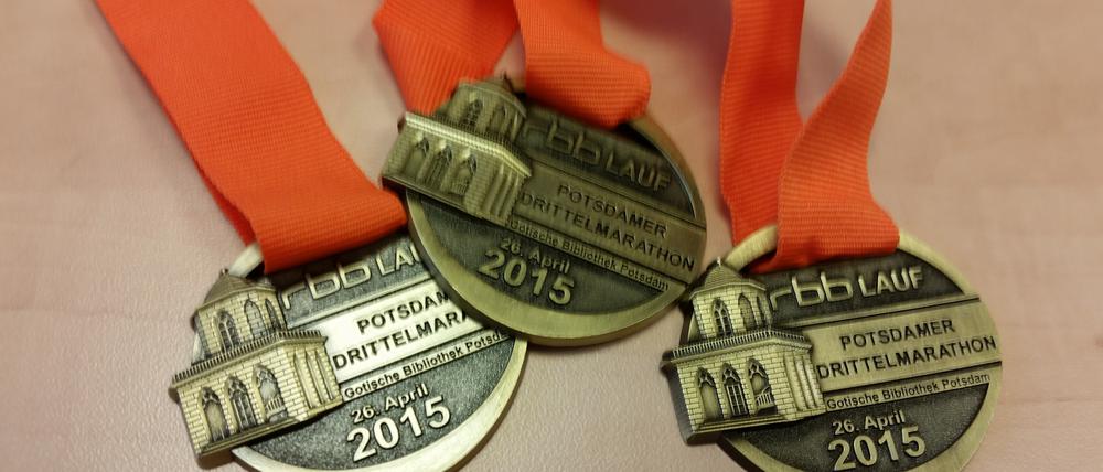 Die Finishermedaillen zeigen jedes Mal ein Potsdamer Motiv.