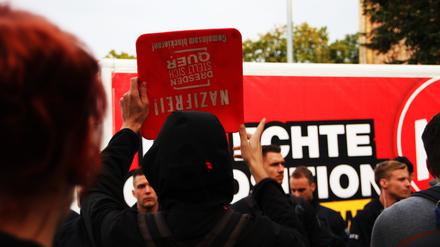 Hat auch in Dresden schon geklappt: Nazis blockieren.