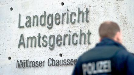 Generalisten in Uniform. Weil in Brandenburg keine Kriminalisten mehr ausgebildet werden, sinkt auch die Erfolgsquote in Strafverfahren vor Gericht.