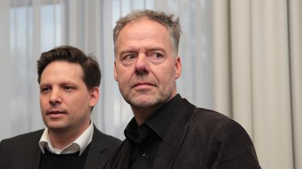 Baudezernent Matthias Klipp (Grüne) (l.) und sein Verkehrsplaner Axel Dörrie vor der Bürgerversammlung zur Zeppelinstraße am Freitagabend.