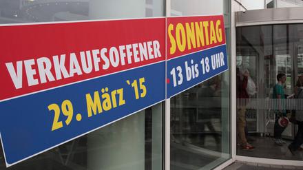 Einige Geschäfte widersetzten sich dem Verkaufsverbot am Sonntag - und müssen nun mit Strafen rechnen.