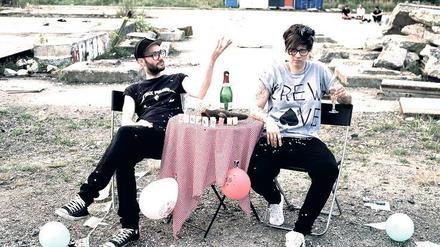 Willkommen in der Partystadt. Klaus Scheuermann und Steffi Jakobs lernten sich in München kennen, inzwischen sind beide nach Berlin gezogen.