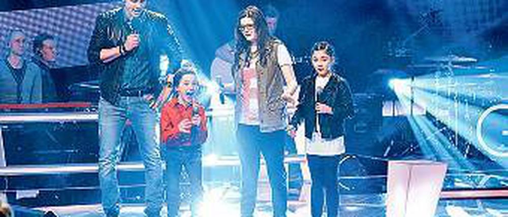 So sehen Sieger aus. Nestor (M.) freut sich übers Weiterkommen.