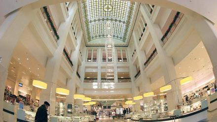 Wie hoch der Schaden für die Innenstadthändler - wie hier bei Karstadt - durch die Gerichtsentscheidung ist, kann noch nicht beziffert werden.