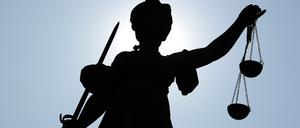 Der Autohändler aus Babelsberg wurde zu einer Freiheitsstrafe von fünf Jahren und neun Monaten verurteilt.