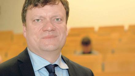 Auf den Teller geschaut. Von modischen Ernährungstrends wie glutenfreiem oder veganem Essen hält der Ernährungsexperte Tilman Grune nicht viel. Solche speziellen Ernährungsweisen seien nicht für jeden gesund. Grune empfiehlt vielmehr gesundes Essen, wenig Fleisch, viel Vitamine, Sport, Bewegung.