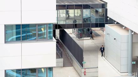Lokalpolitik für BND-Mitarbeiter? Der Bundesnachrichtendienst, hier der Nordteil der Berliner Zentrale, erlaubt das.