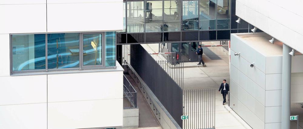 Lokalpolitik für BND-Mitarbeiter? Der Bundesnachrichtendienst, hier der Nordteil der Berliner Zentrale, erlaubt das.