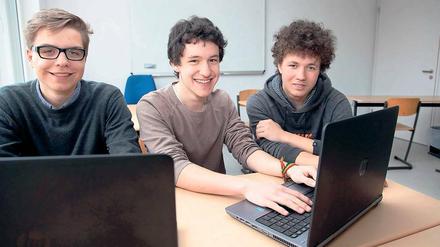 Geschäftig. Kolya Schmidt (l.), Niklas Dorner (m.) und Leonard Westphal (r.) hat die Einladung zu „Jugend gründet“ sehr überrascht