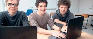 Geschäftig. Kolya Schmidt (l.), Niklas Dorner (m.) und Leonard Westphal (r.) hat die Einladung zu „Jugend gründet“ sehr überrascht