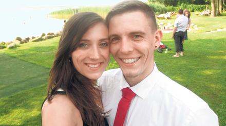 Da passt kein Blatt... Tanja Selbiger (27) und Florian Wittek (26).