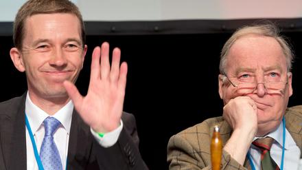 Alexander Gauland (r.) warnte vor einer "Vermerkelung" der AfD und unterstützt den Konfrontationskurs gegen Parteichef Bernd Lucke.