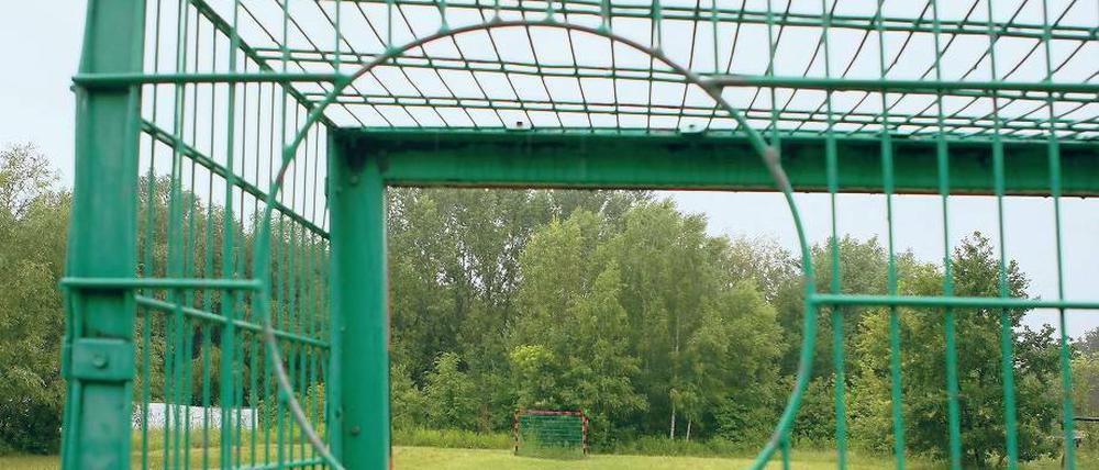 Wegplaniert. Den einstigen Bolzplatz am Babelsberger Park, die „Nowawiese“, gibt es inzwischen nicht mehr. Sie musste im Zuge der Sanierung der Humboldtbrücke für einen Hundeauslaufplatz weichen. Doch auch der geplante neue Sportplatz „Nowawiese“ liegt auf Eis, weil das Projekt für die Stadt teurer wird als geplant. Das sorgt bei jungen Babelsberger Fußballern für viel Unmut.