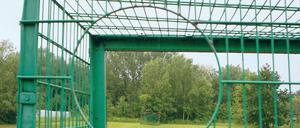 Wegplaniert. Den einstigen Bolzplatz am Babelsberger Park, die „Nowawiese“, gibt es inzwischen nicht mehr. Sie musste im Zuge der Sanierung der Humboldtbrücke für einen Hundeauslaufplatz weichen. Doch auch der geplante neue Sportplatz „Nowawiese“ liegt auf Eis, weil das Projekt für die Stadt teurer wird als geplant. Das sorgt bei jungen Babelsberger Fußballern für viel Unmut.
