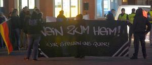 "Wir stellen uns quer" - Am Montagabend folgten nur 50 Menschen dem Bramm-Aufruf.