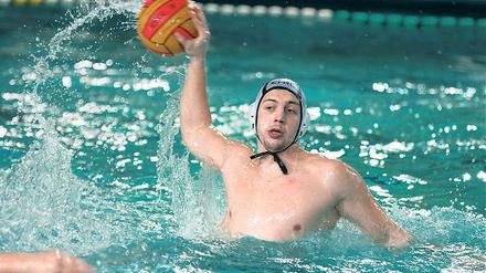 Hannes Schulz stammt aus der Jugend des OSC Potsdam und spielte zuletzt drei Jahre lang bei den Wasserfreunden Spandau. Seit dieser Saison trägt der Centerverteidiger wieder die OSC-Kappe und trifft mit den Potsdamern am Samstag im Pokal-Halbfinale auf Spandau.