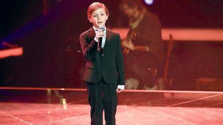 Nestor tritt mit einem Song von Max Raabe an.