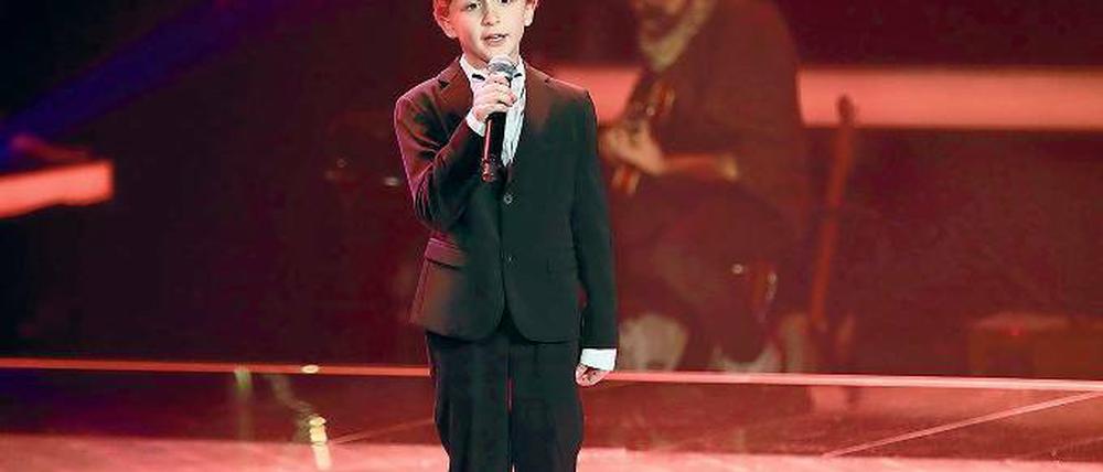 Nestor tritt mit einem Song von Max Raabe an.